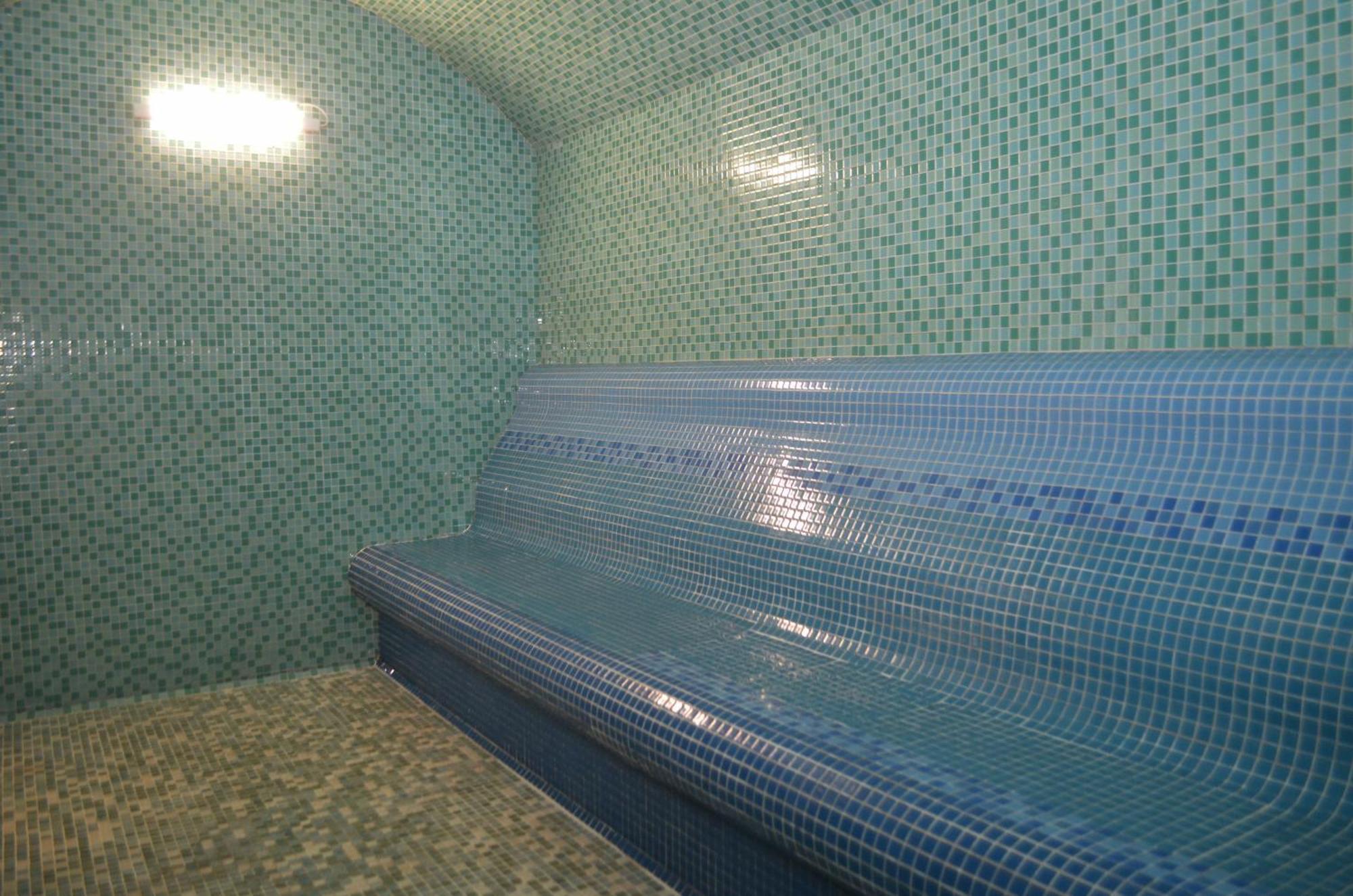 Hotel Emd Bacău Exteriör bild