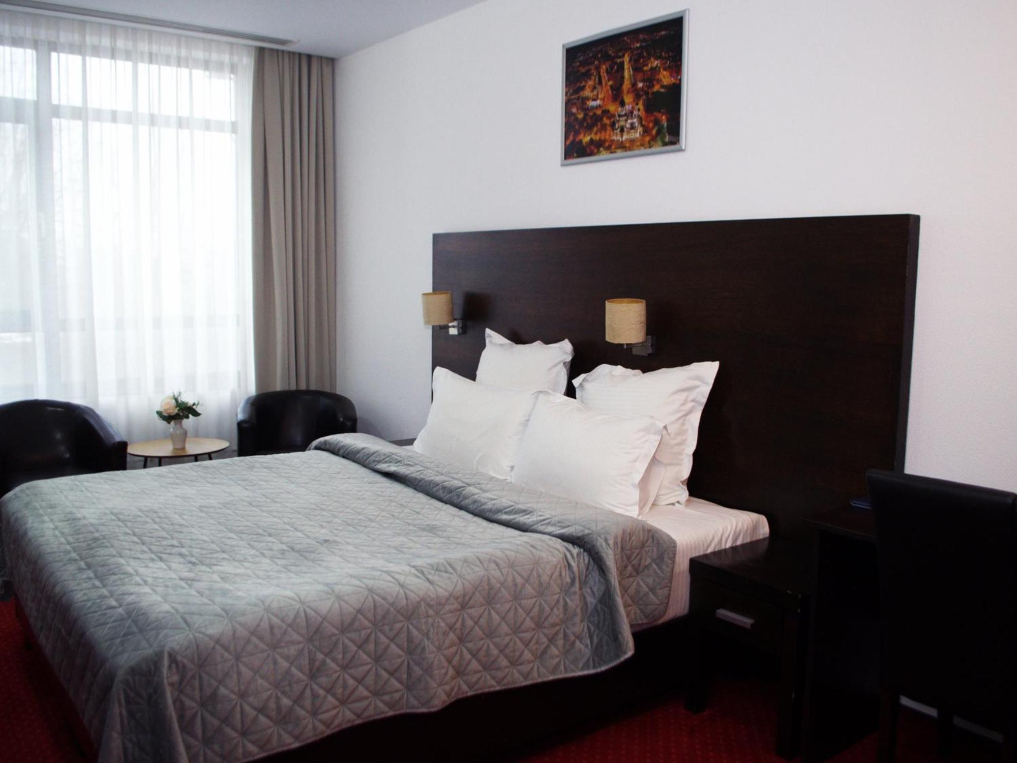 Hotel Emd Bacău Exteriör bild