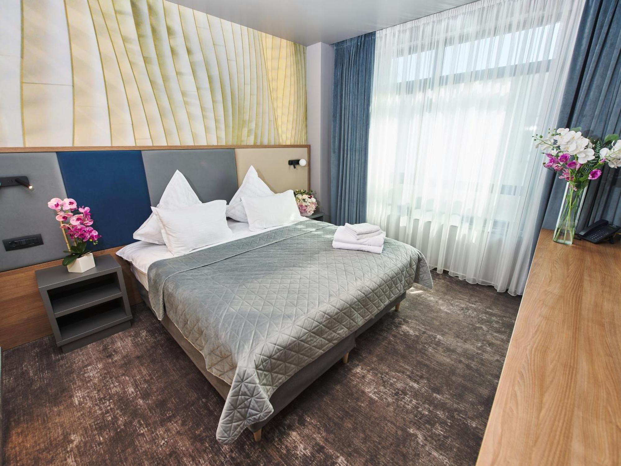 Hotel Emd Bacău Exteriör bild