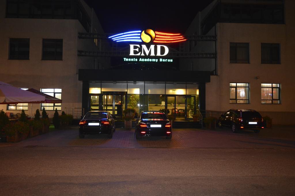 Hotel Emd Bacău Exteriör bild